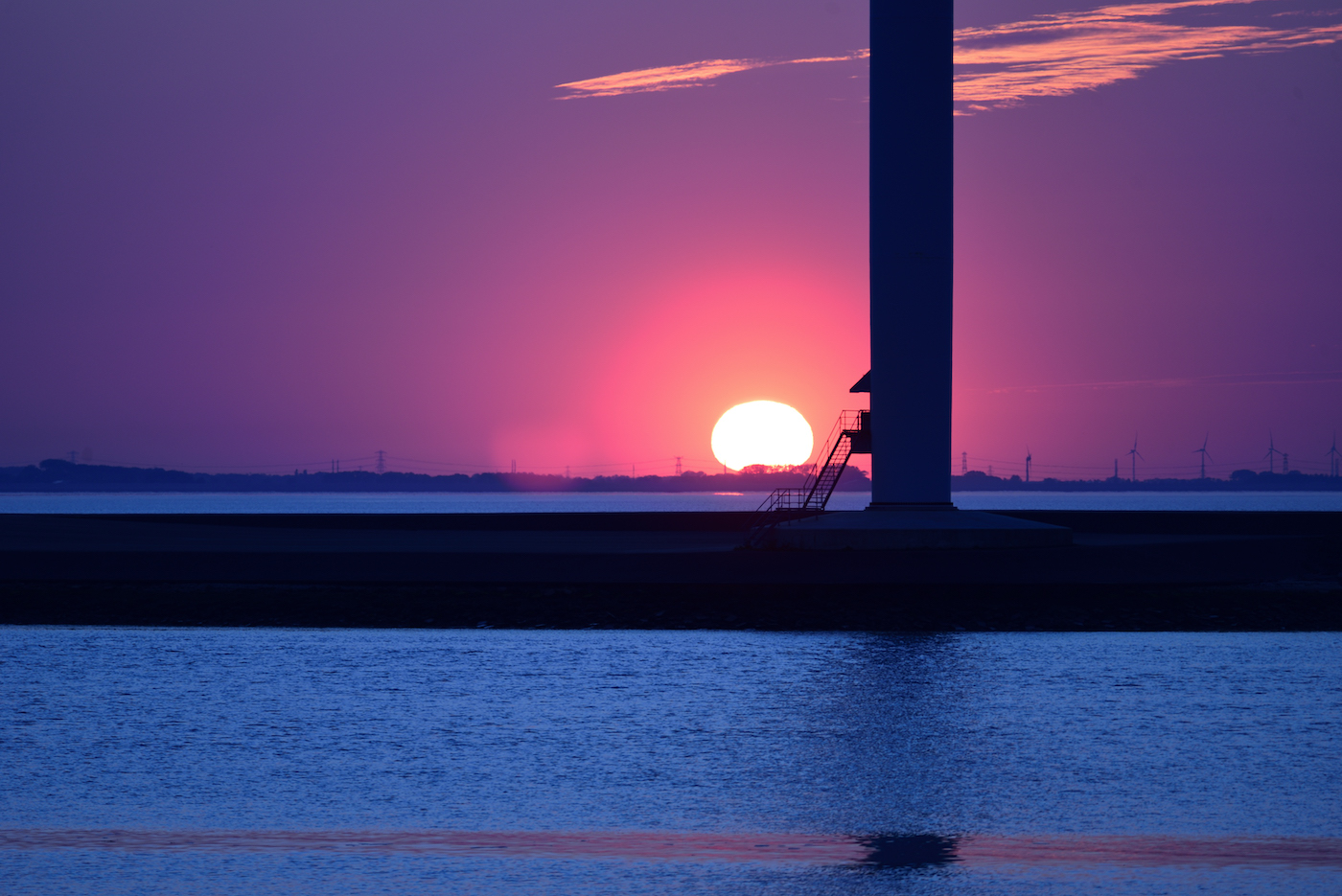 Zonsondergang pier van Oterdum