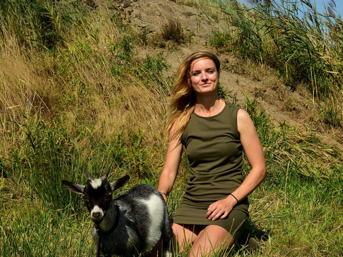 Martine met geitjes Toni en Luigi